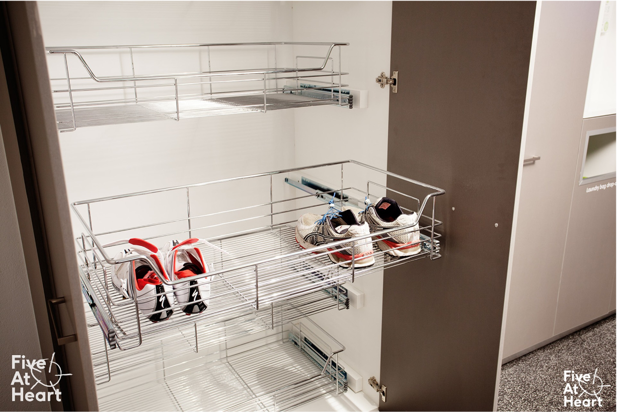 Do the units have both hanging rails for clothes and drawers for shoes?