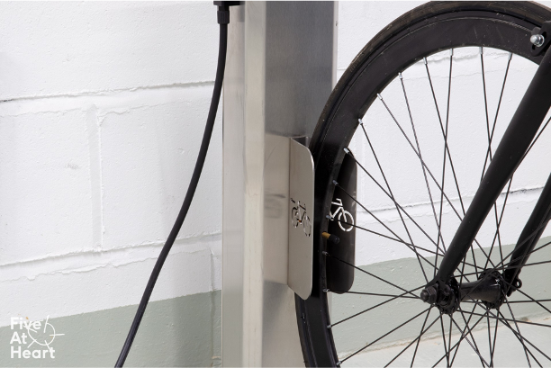 Does the pump include a wheel support to help keep the bike  in position while inflating the tires?